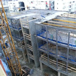 Pågående arbeid på betongbyggning